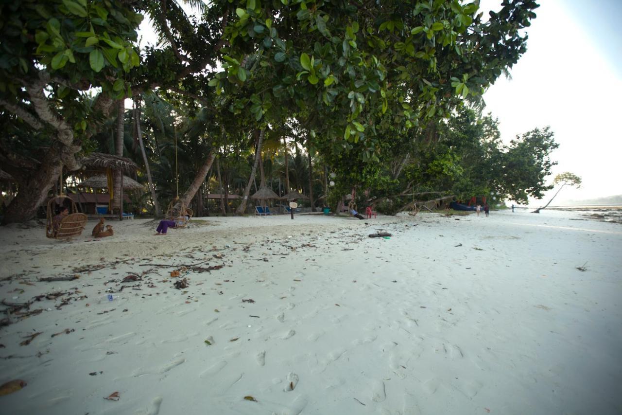 Symphony Palms Beach Resort And Spa Govind Nagar Exterior foto