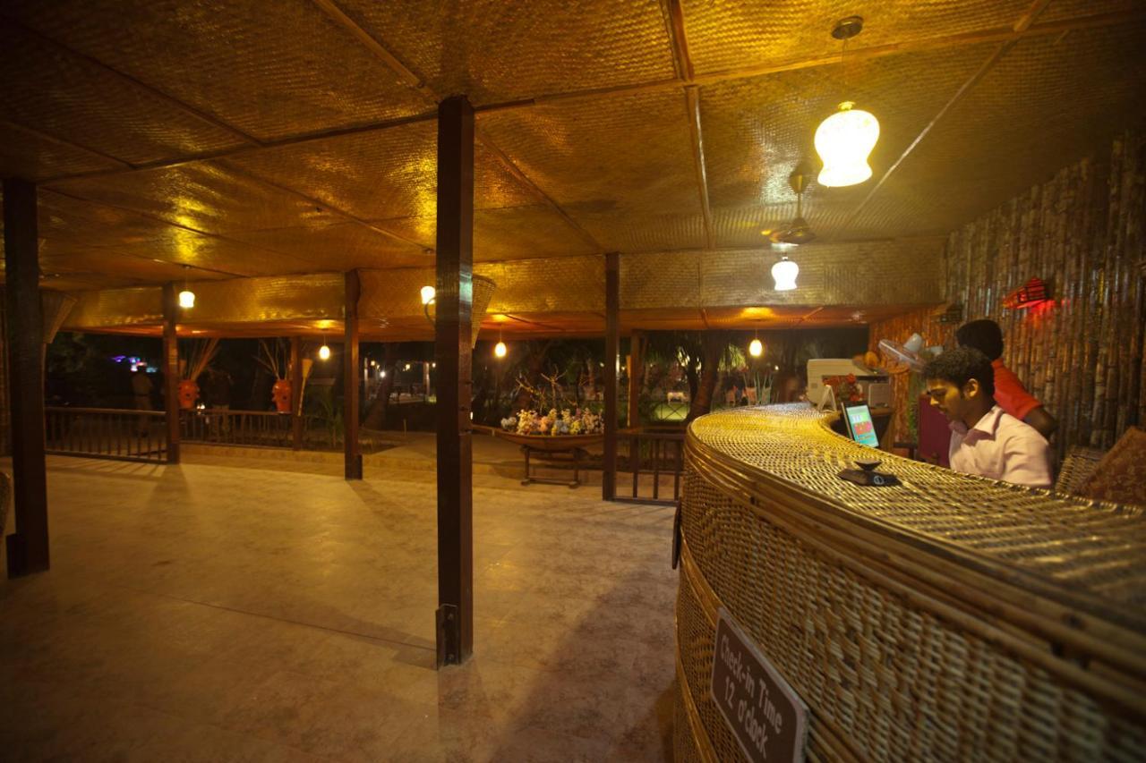Symphony Palms Beach Resort And Spa Govind Nagar Exterior foto