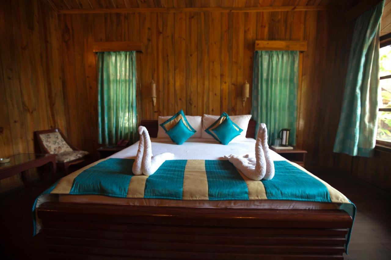 Symphony Palms Beach Resort And Spa Govind Nagar Exterior foto