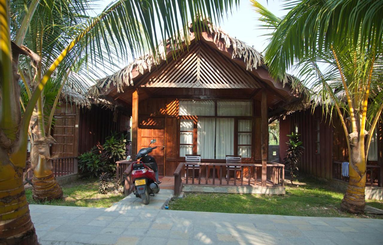 Symphony Palms Beach Resort And Spa Govind Nagar Exterior foto